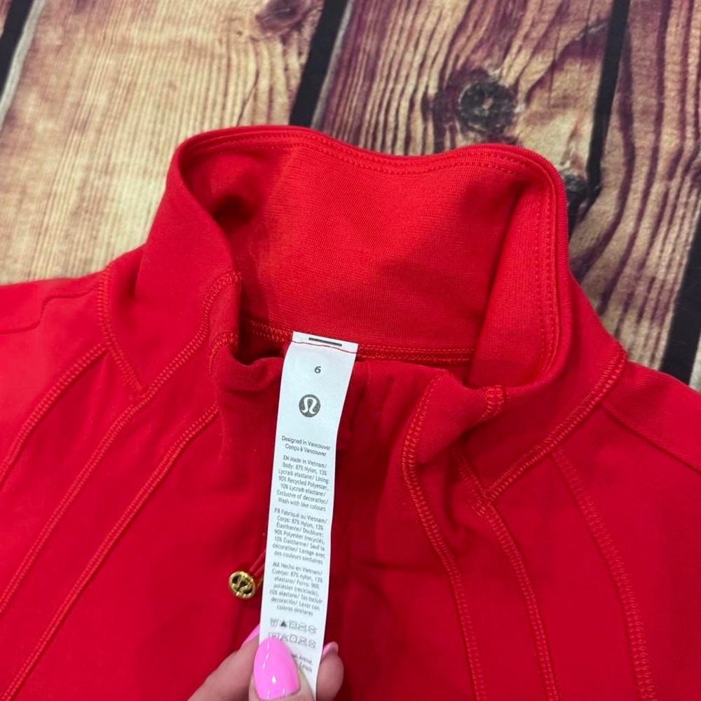 Red lululemon define jacket - Picture 2 of 4